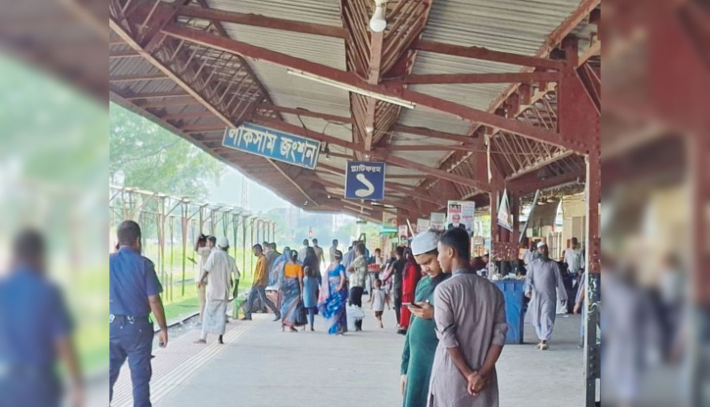  কুমিল্লায় অর্ধশতাধিক যাত্রী  রেখে চলে গেল ট্রেন 
