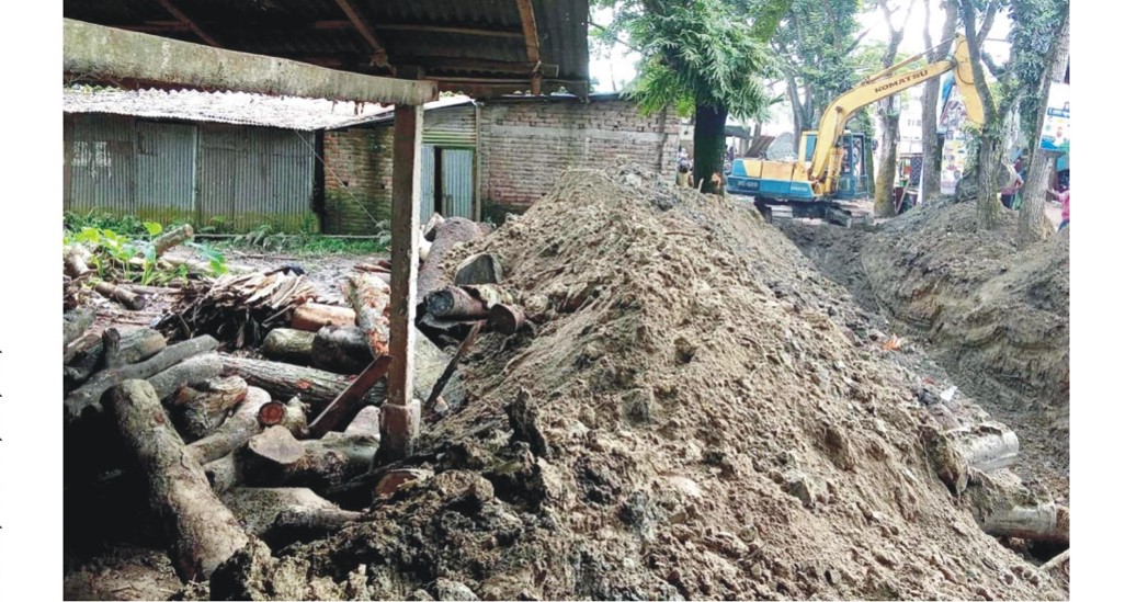   ‘খাল ভরাট করে সমিল ব্যবসা’ প্রশাসনের উদ্যোগে খনন  করা হলো সেই খাল 