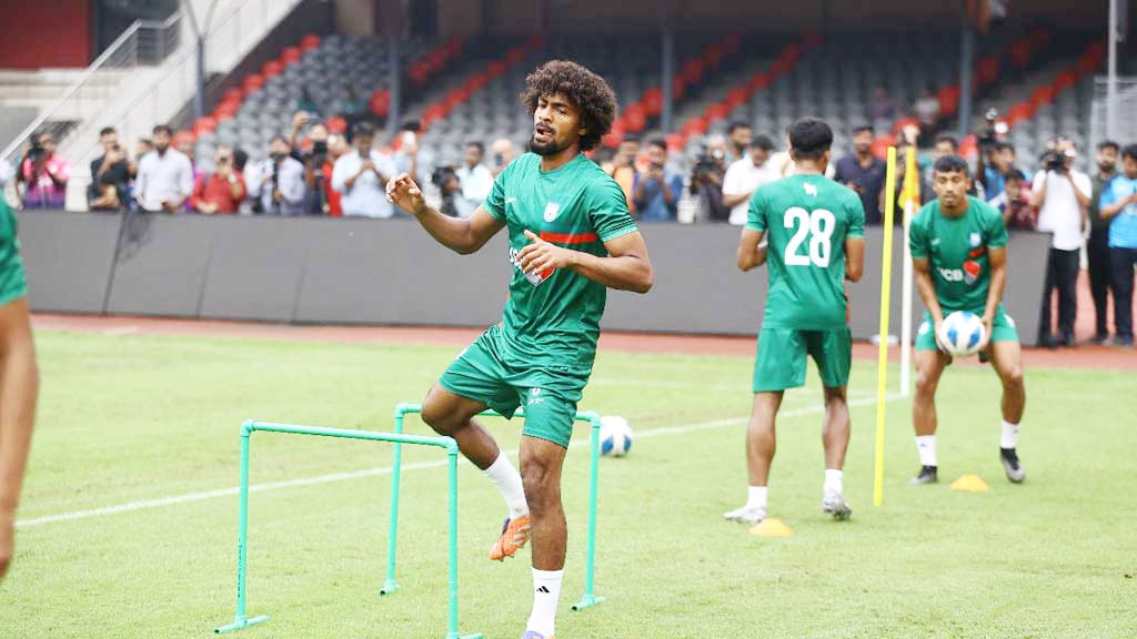 ‘ইনশাল্লাহ আমরা উইনিং টিম হমু’, হংকং চায়না ম্যাচ নিয়ে হামজা