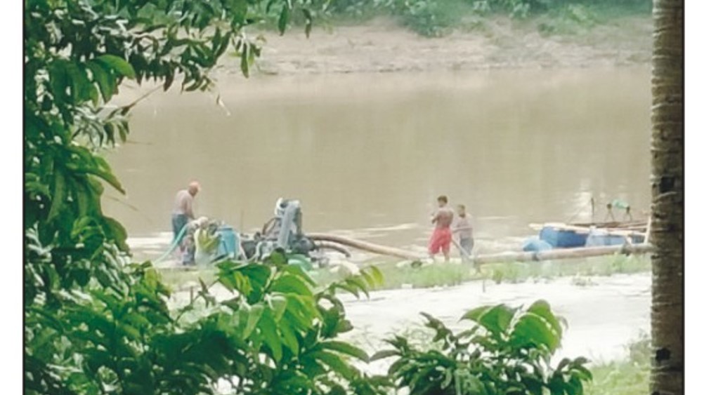   কুমিল্লার গোমতী নদীতে  বালু উত্তোলনের অভিযোগে  ১০ লাখ টাকা জরিমানা 