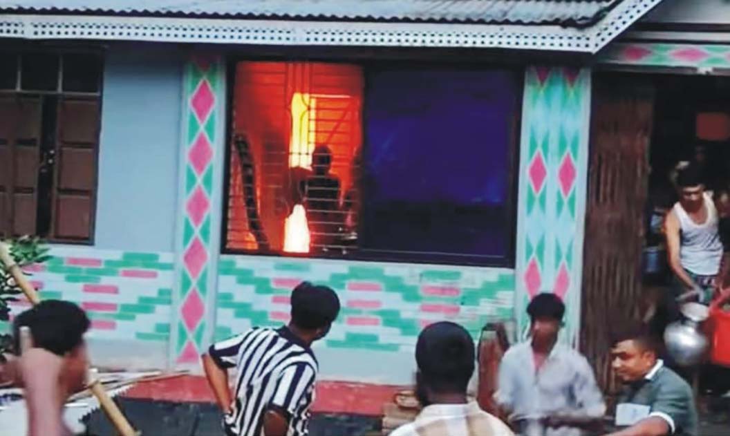   দেবিদ্বারে কয়েলের আগুনে  প্রবাসীর বসতঘর পুড়ে ছাই 