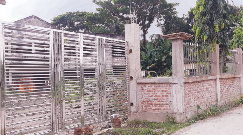   চান্দিনা পৌর ভবনের  ৪০ লাখ টাকার  উন্নয়ন কাজে অনিয়মের অভিযোগ 