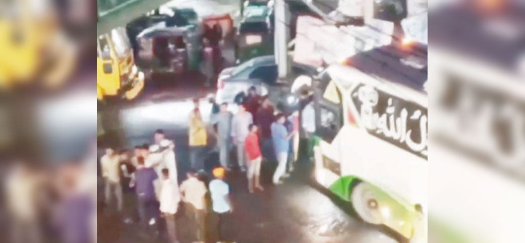   কুমিল্লাকে নিয়ে কুরুচিপূর্ণ স্লোগান, নোয়াখালীর বাস আটকে দিল জনতা