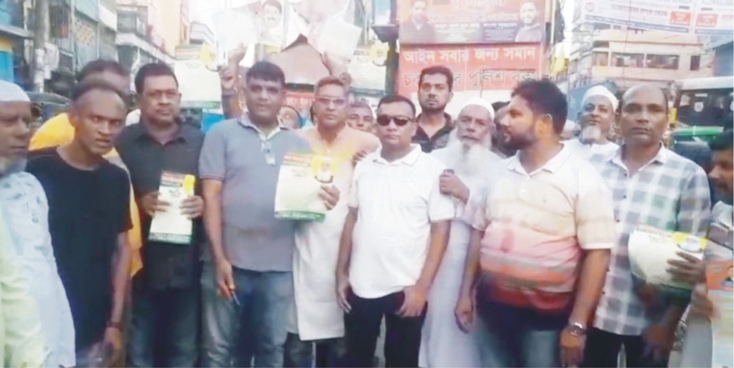  কুমিল্লা মহানগরীরতে বিএনপির ৩১ দফা ও  মনিরুল হক চৌধুরীর  ৯ দফা বাস্তবায়নে  লিফলেট বিতরণ
