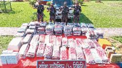   কুমিল্লা সীমান্তে  কাভার্ডভ্যানে লুকানো কোটি টাকার  ভারতীয় শাড়ি-মোবাইল ডিসপ্লে জব্দ