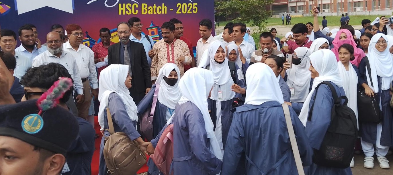   বিজয়ের আনন্দের মাঝেই ‘বিভাগ চাই’ স্লোগান 