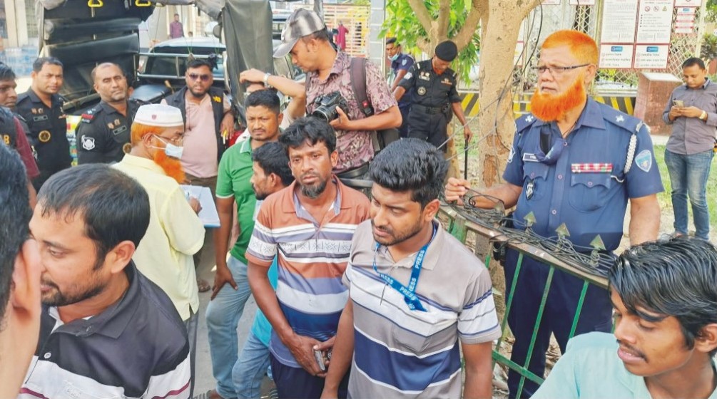 কুমেক হাসপাতালে দালালের দৌরাত্ম্য