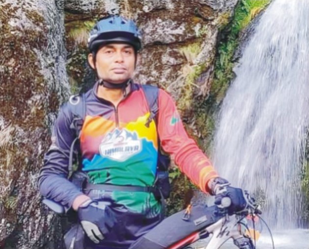  সাইকেল নিয়ে হিমালয়  পর্বতে কুমিল্লার উজ্জ্বল 