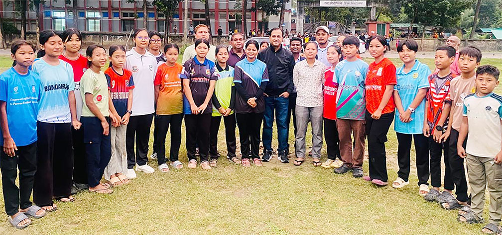  বান্দরবান স্টেডিয়াম পরিদর্শন করলেন আসিফ আকবর