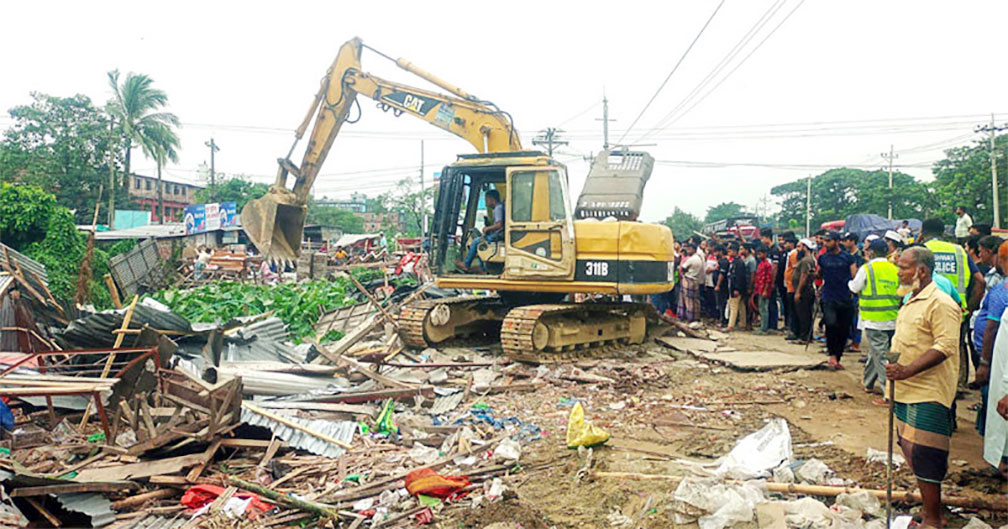   চান্দিনা-বাগুর বাস  স্টেশনে এক বছরে তিনবার  উচ্ছেদ অভিযান
