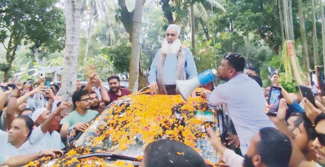  নেতা-কর্মীদের শুভেচ্ছায় সিক্ত মনির চৌধুরী 