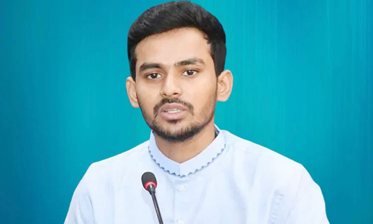  ঢাকা থেকে নির্বাচন করব, পদত্যাগ নির্ভর করছে সরকারের সিদ্ধান্তের ওপর: আসিফ মাহমুদ