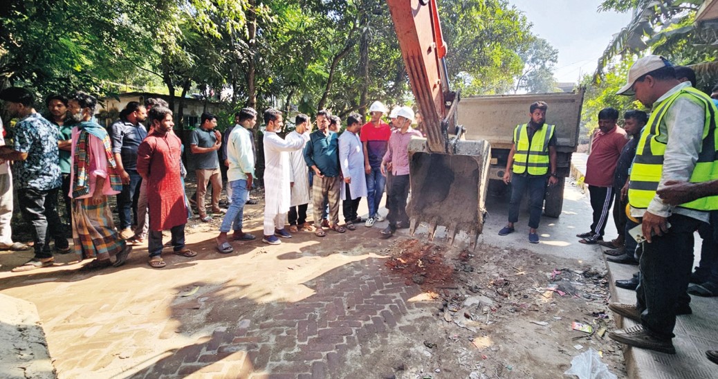 সেই সড়কের  সংস্কার কাজ শুরু