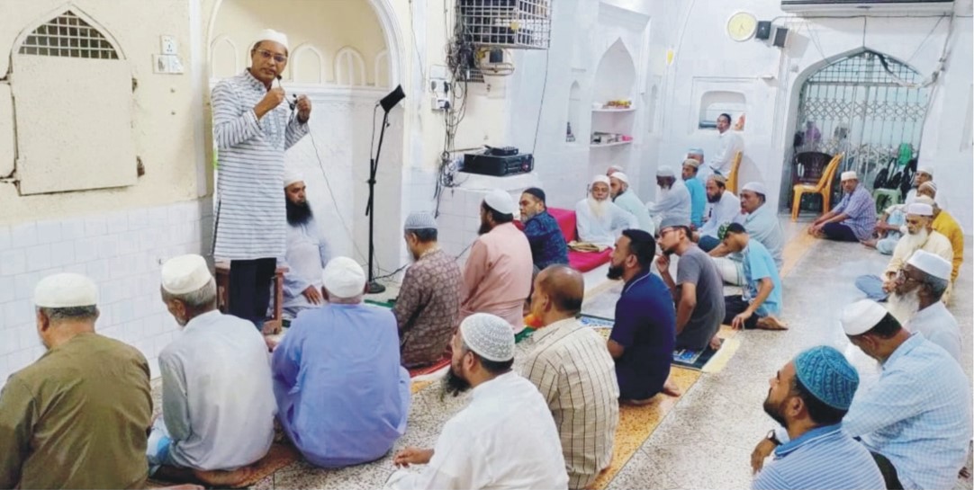    মনিরুল হক চৌধুরীর পক্ষে শাহসুজা  মসজিদে দোয়া ও মিলাদ