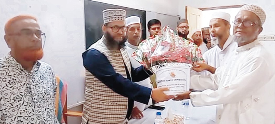  চৌদ্দগ্রামে নিউইয়র্কস্থ মুনা সেন্টারের ইমাম ও  খতিব মাওলানা দেলোয়ার হোসাইনকে সংবর্ধনা