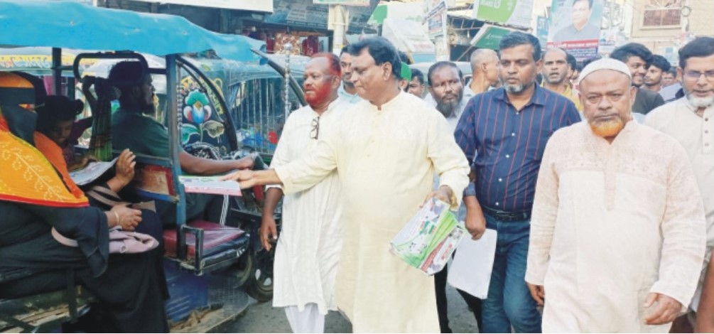 চান্দিনায় বিএনপি’র ৩১ দফা লিফলেট বিতরণ করেন বিএনপি’র মনোনয়ন প্রত্যাশী প্রকৌশলী সাখাওয়াত