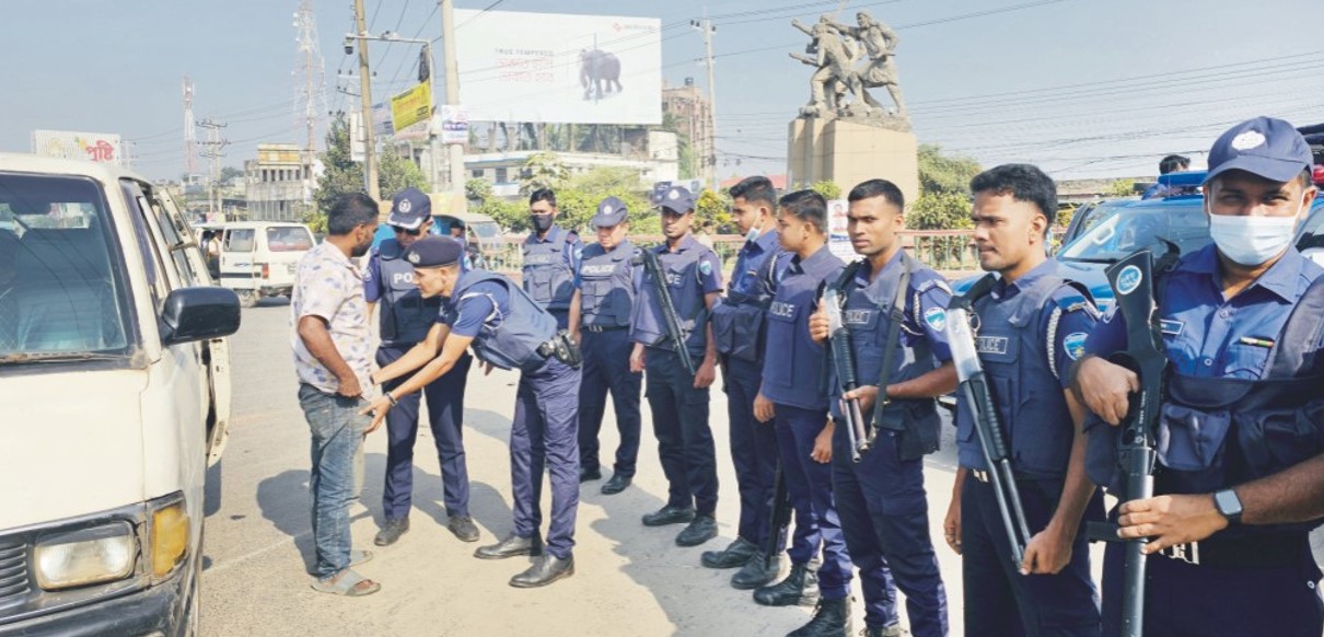  কুমিল্লায় মহাসড়কে নির্বিঘ্ন যান চলাচল  নিরাপত্তায় ছিল কঠোর নজরদারি