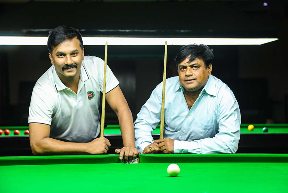  স্নুকার দ্বৈত খেলায় চ্যাম্পিয়ন তারেক ওবায়দুল্লাহ ও মাহির শাহরিয়ার জুটি