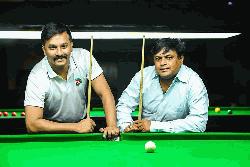  স্নুকার দ্বৈত খেলায় চ্যাম্পিয়ন তারেক ওবায়দুল্লাহ ও মাহির শাহরিয়ার জুটি