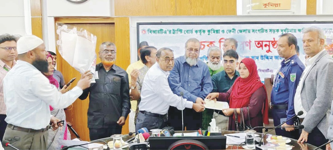   মোটরসাইকেল বিক্রি করলে  সাথে বিএসটি আই অনুমোদিত  দুইটি হেলমেট দিতে হবে 