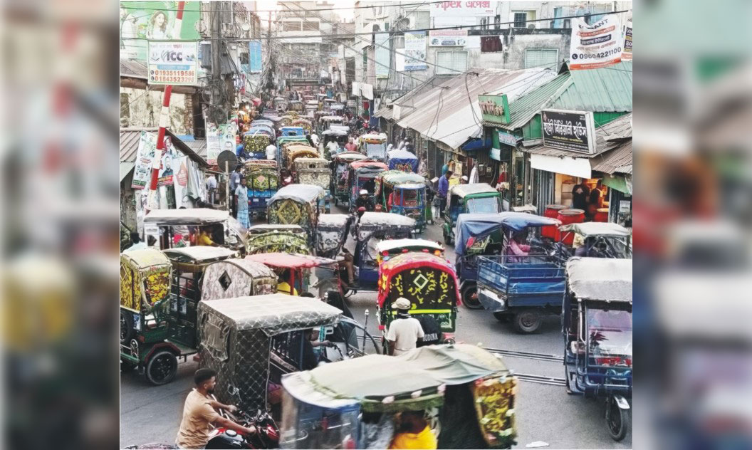 লাকসামে ব্যাটারিচালিত  অটোরিকশা-মিশুকের বেপরোয়া দৌরাত্ম্য থামছে না কিছুতেই 