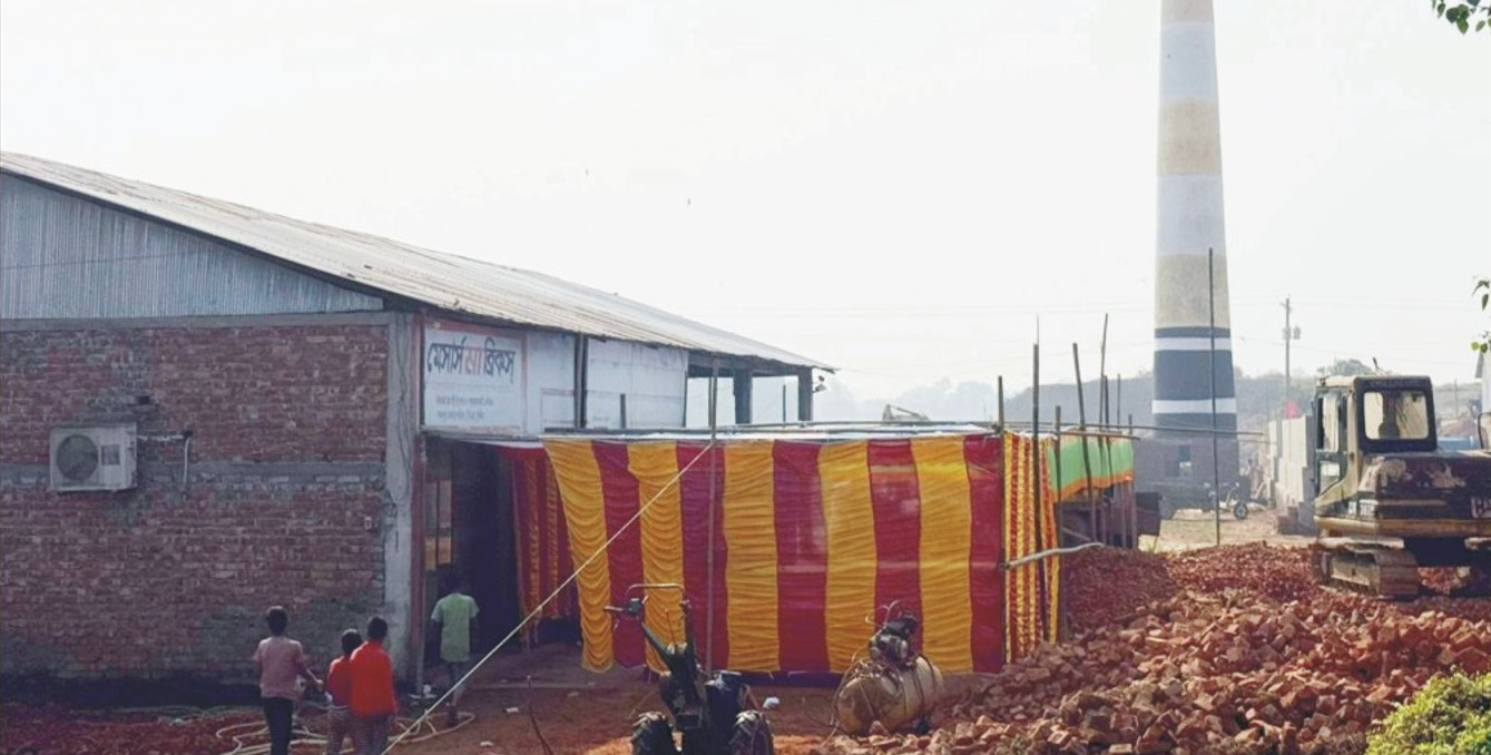  চৌদ্দগ্রামে আদালতের রায় উপেক্ষা  করে পুনরায় ইটভাটা চালু 