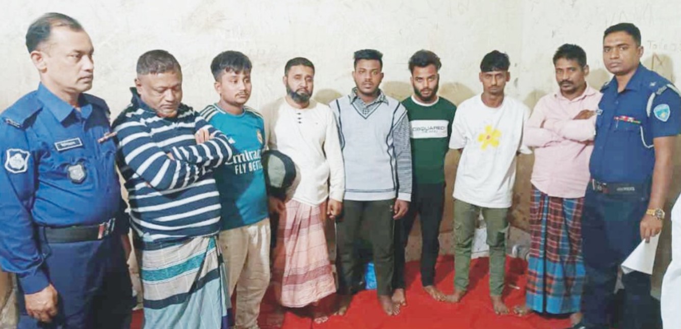  পুলিশের উপর  হামলার ঘটনায় গ্রেপ্তার ১১