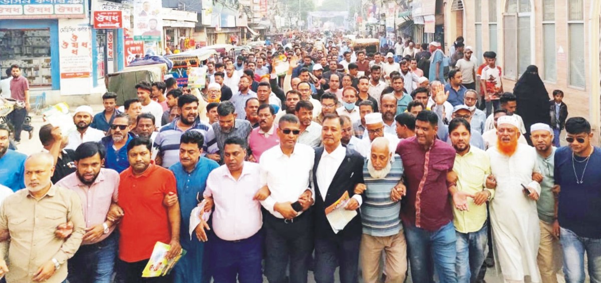  কুমিল্লায় মনিরচৌধুরীর  সমর্থনে লিফলেট  বিতরণ, গণসংযোগ 