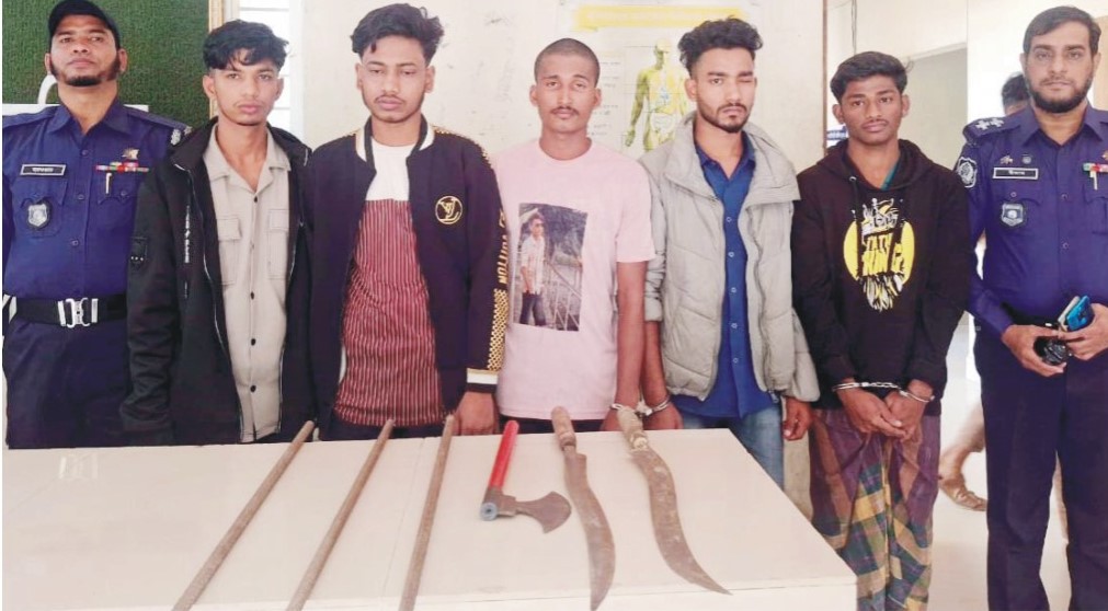  ডাকাতির প্রস্তুতি কালে  চান্দিনায় আটক ৫