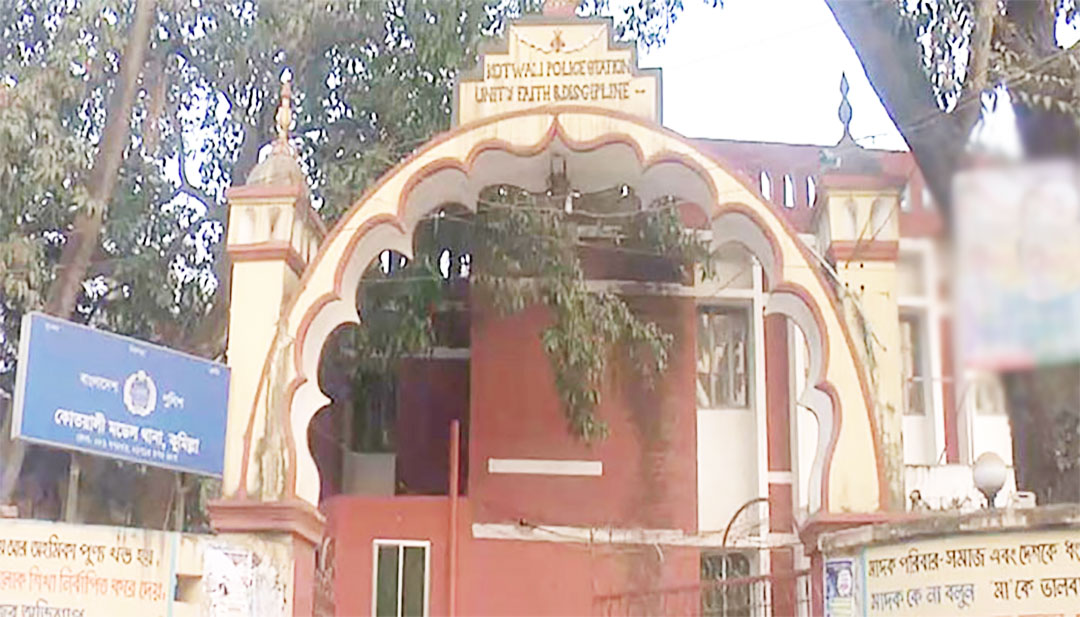   কুমিল্লায় স্কুল শিক্ষককে হুমকি থানায় অভিযোগ দায়ের