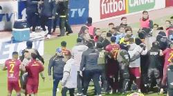  ফুটবল ম্যাচে ব্যাপক মারামারি, ১৭ লাল কার্ড