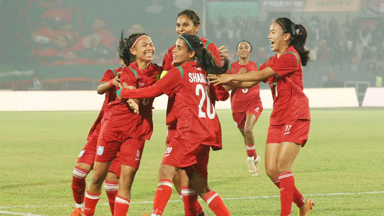   ইউরোপের অভিষেকে হারল ঋতুপর্ণারা