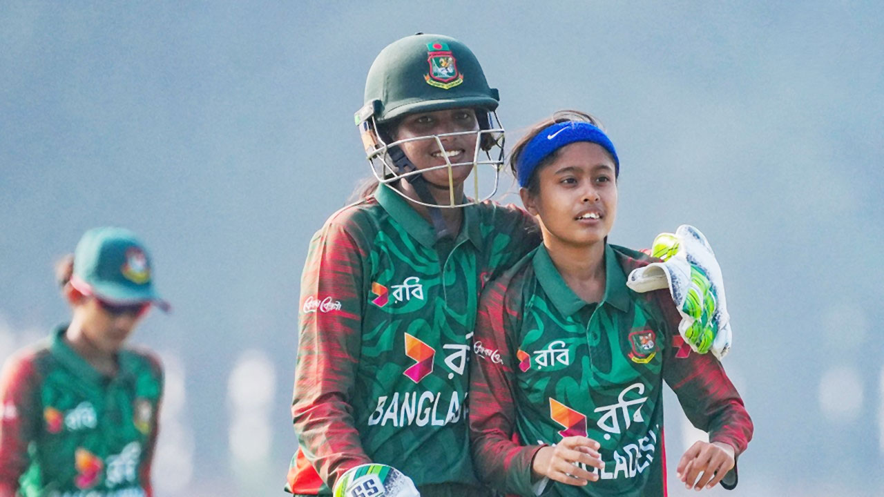 পাকিস্তানের কাছে  ১৩ রানে হারল 