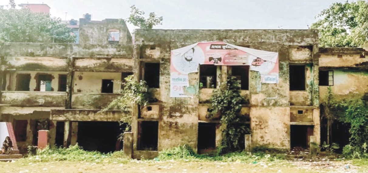   মরণফাঁদ ডি.আর স্কুলের  পরিত্যাক্ত ছাত্রাবাস