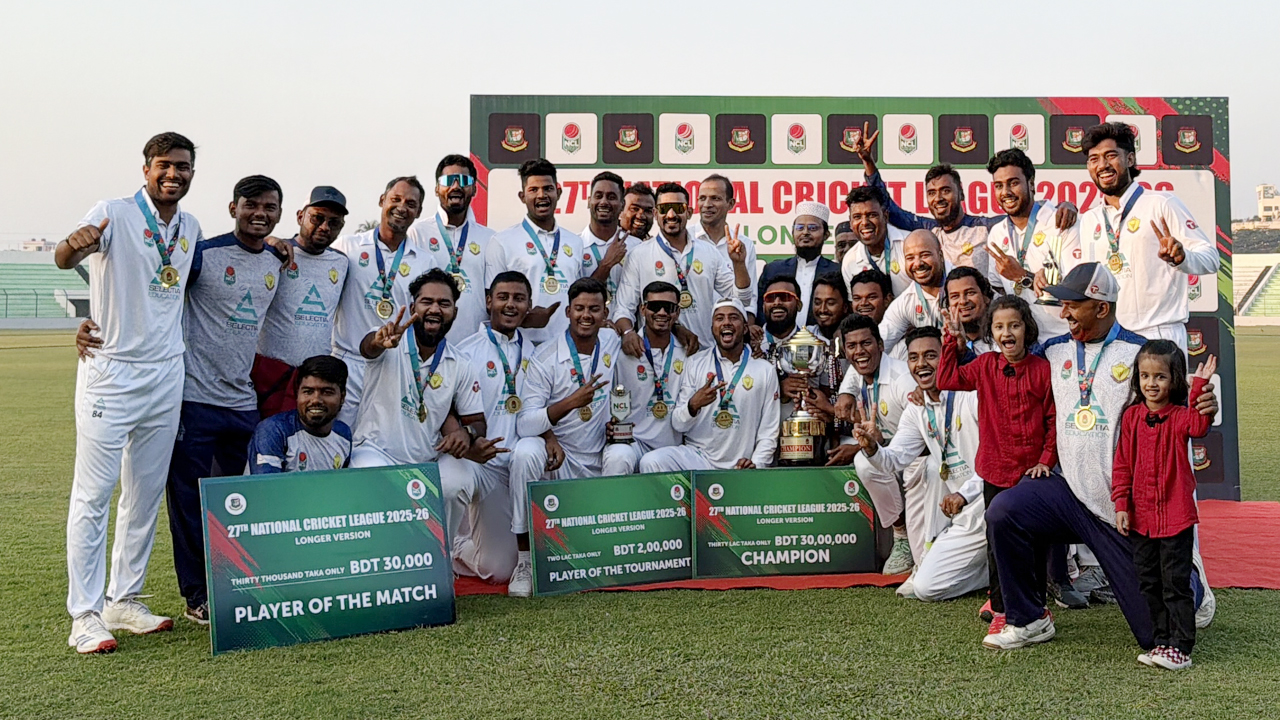 এবার লাল বলেও চ্যাম্পিয়ন রংপুর