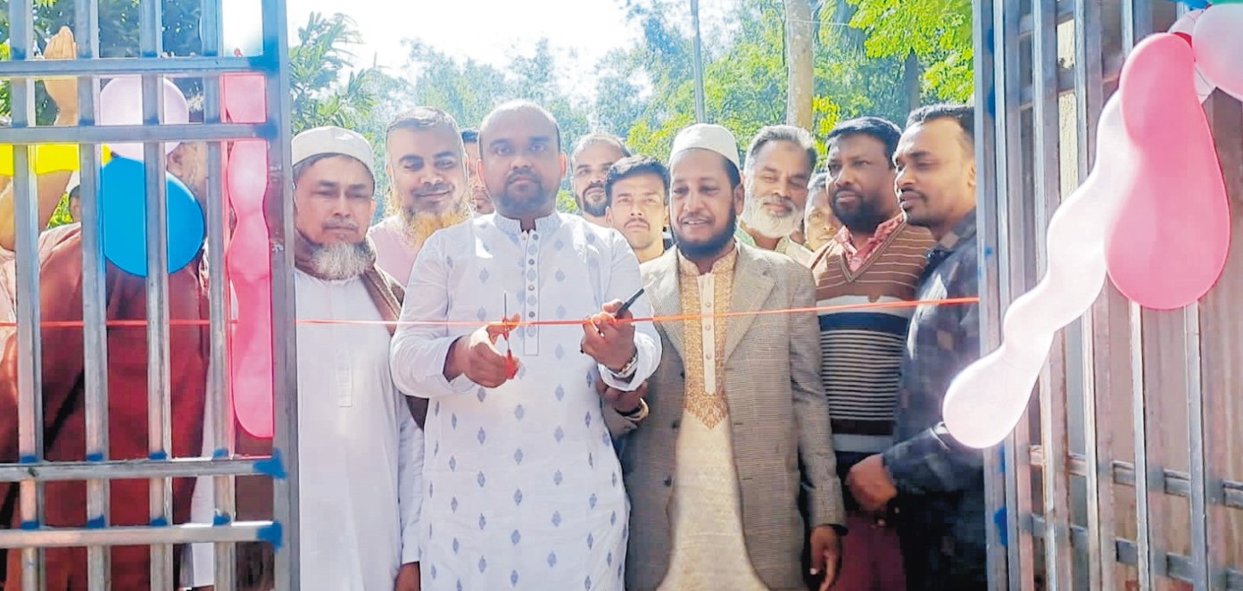   লালমাইয়ের ভাবকপাড়া সরকারি প্রাথমিক  বিদ্যালয়ের দৃষ্টিনন্দন ফটক নির্মাণ ও  উদ্বোধন করলেন আবদুল্লাহ আল মামুন