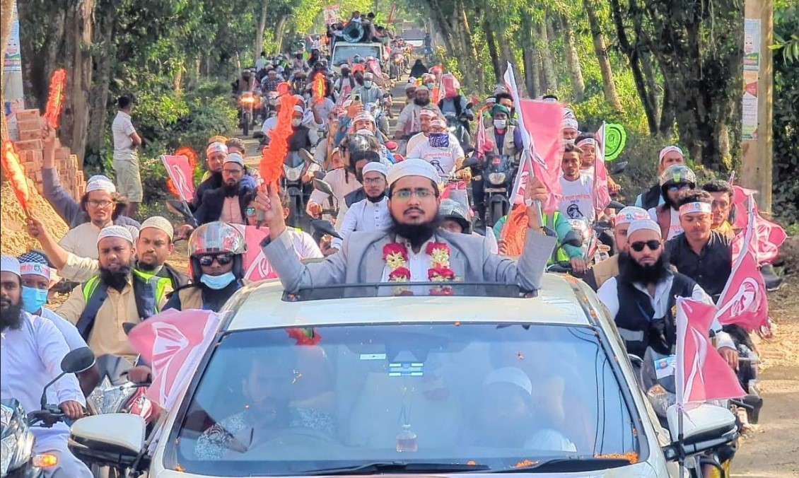 হাতপাখা প্রার্থীর মোটরসাইকেল শোডাউন