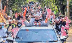 হাতপাখা প্রার্থীর মোটরসাইকেল শোডাউন  