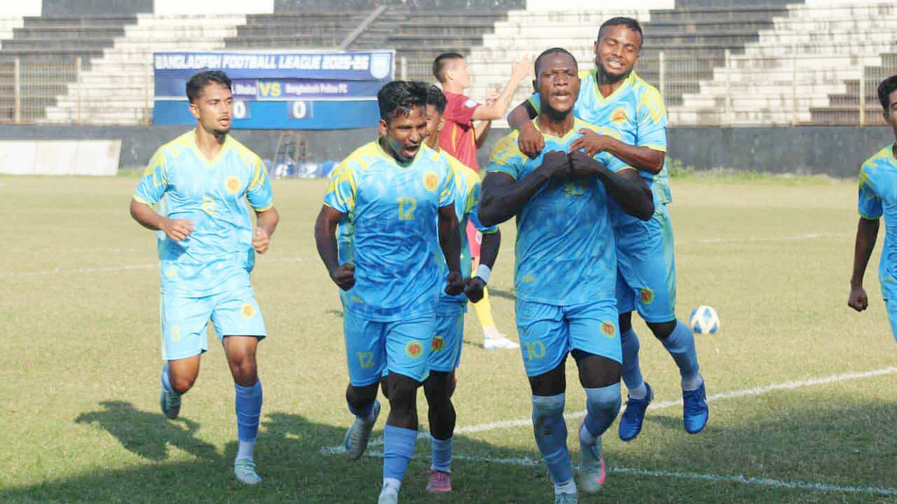 বড় জয় আবাহনীর, ভেন্যু বদলের ম্যাচ ড্র