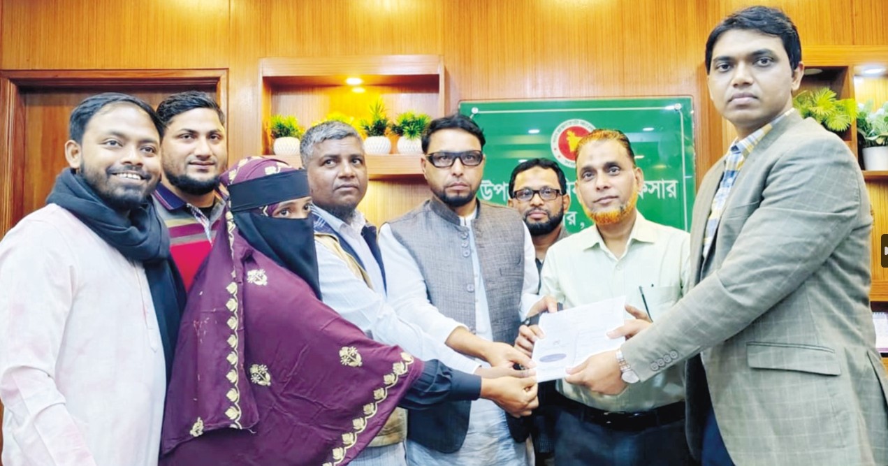 হাসনাত আবদুল্লাহর মনোনয়ন ফরম সংগ্রহ করলেন শহীদ পরিবারের সদস্যরা