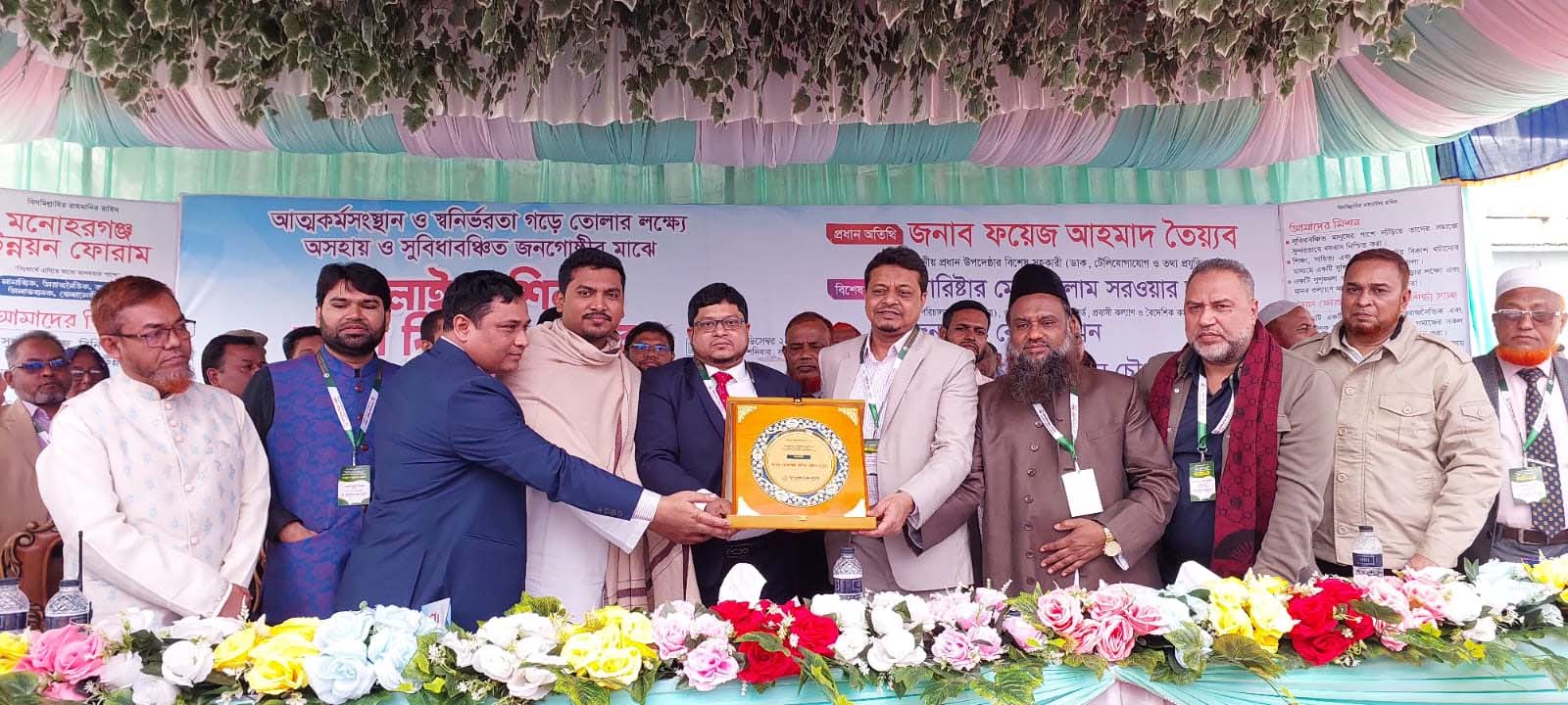 মনোহরগঞ্জ উন্নয়ন ফোরামের উদ্যোগে অসহায়দের মাঝে সেলাই মেশিন ও অটোরিকশা বিতরণ