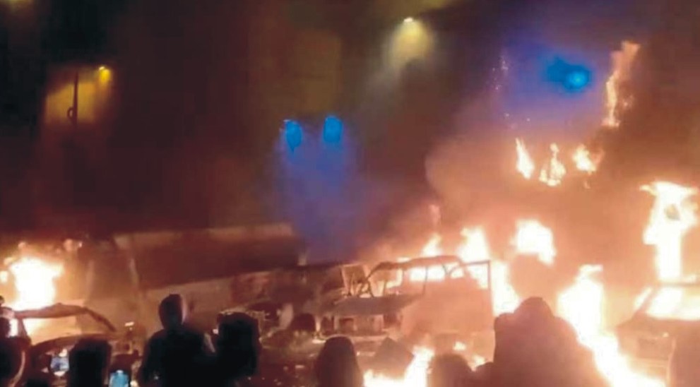 ইরানে বিক্ষোভ দমনে রেভল্যুশনারি গার্ডের ‘রেড লাইন’ ঘোষণা