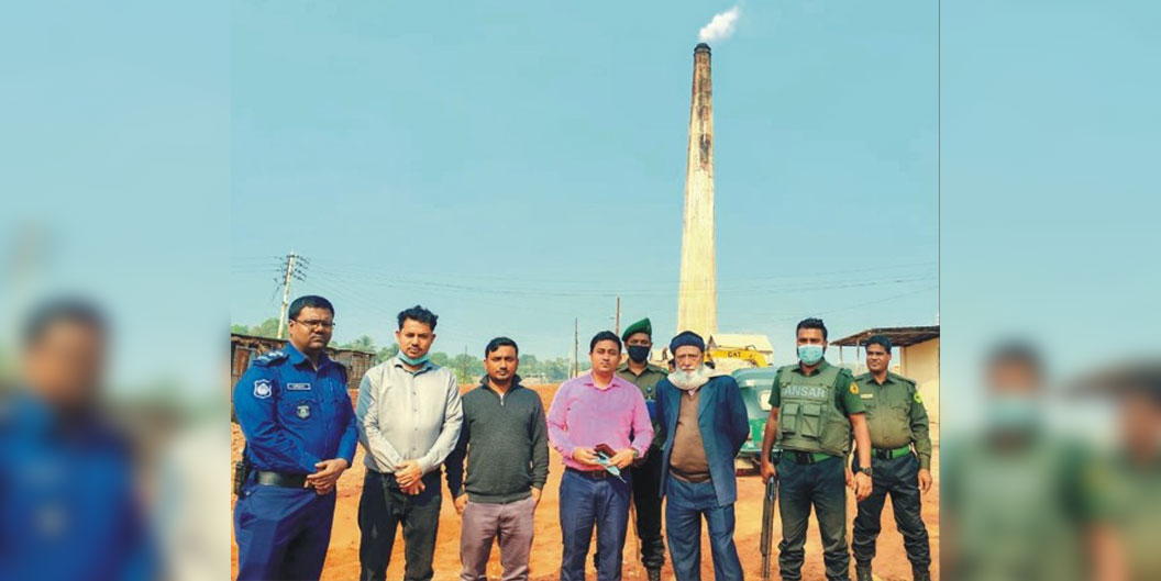 কুমিল্লা সদর দক্ষিণ উপজেলায় তিন ইটভাটাকে ৯ লাখ টাকা জরিমানা