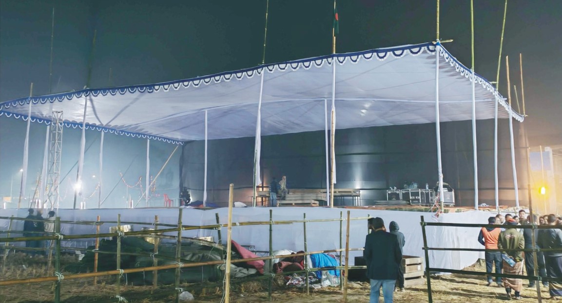 ৩০০ ফিটের আদলে বিশাল মঞ্চ, জনসমুদ্রে রূপ নিবে ডিগবাজি মাঠ