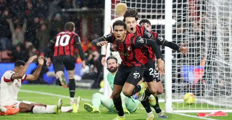 শেষ মুহূর্তের গোলে বোর্নমাউথের কাছে লিভারপুলের হার