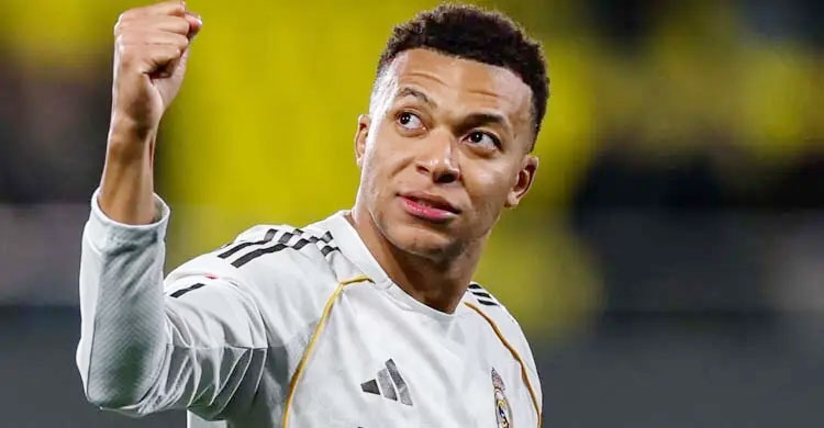 এমবাপের জোড়া গোলে বার্সাকে টপকে শীর্ষে রিয়াল