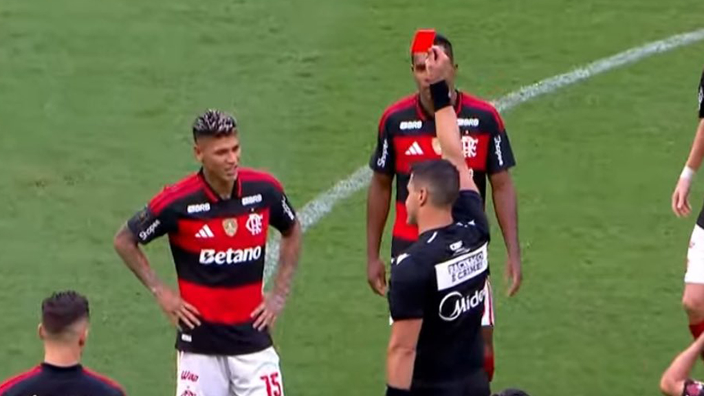 প্রথমার্ধের ঘটনায় দ্বিতীয়ার্ধে লাল কার্ড!