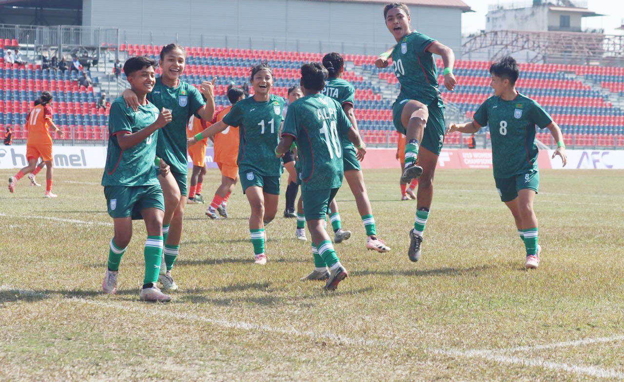 ভারতকে হারিয়ে ফাইনালে এক পা বাংলাদেশের