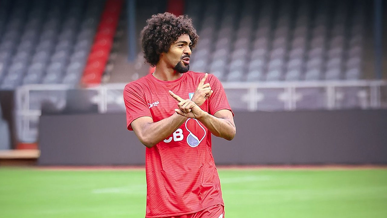 হামজার পায়ে প্লাস্টার, অনলাইনে ছড়িয়ে পড়া ছবির সত্যতা জানাল বাফুফে