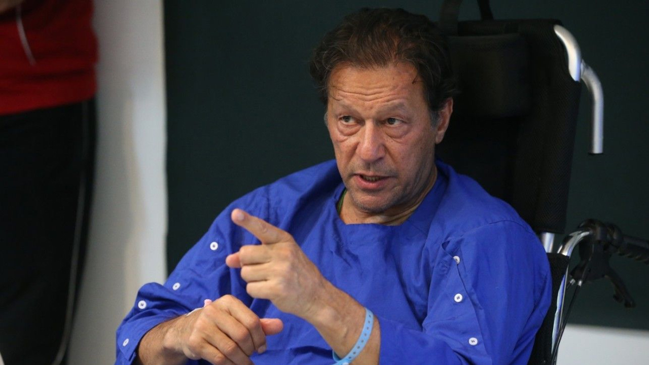 ইমরান খানের সমর্থনে পাকিস্তান সরকারকে গাভাস্কার-চ্যাপেলদের চিঠি